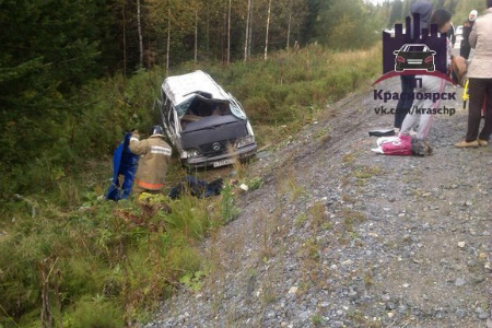 Водитель перевернувшегося под Красноярском автобуса не имел прав