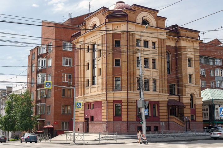 Молодежный центр новосибирской епархии открыли в недостроенном здании