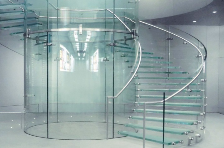 Изогнутое стекло, особенности и преимущества Изогнутое стекло, особенности и преимущества