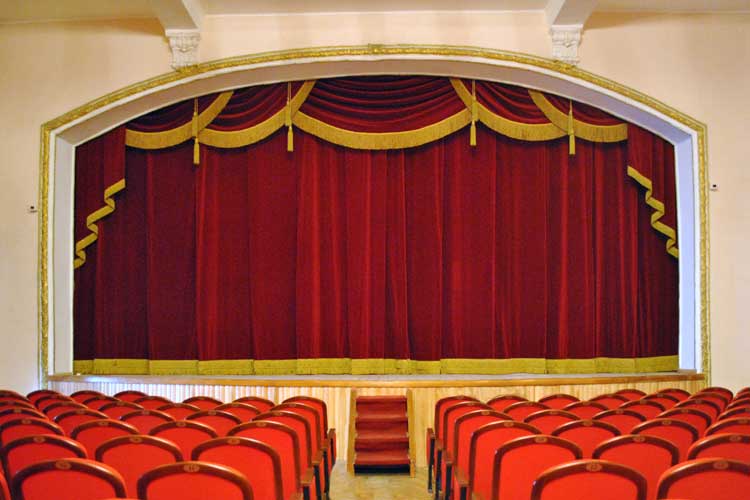 Одежда сцены: что это и как выбрать производителя? Одежда сцены: что это и как выбрать производителя?