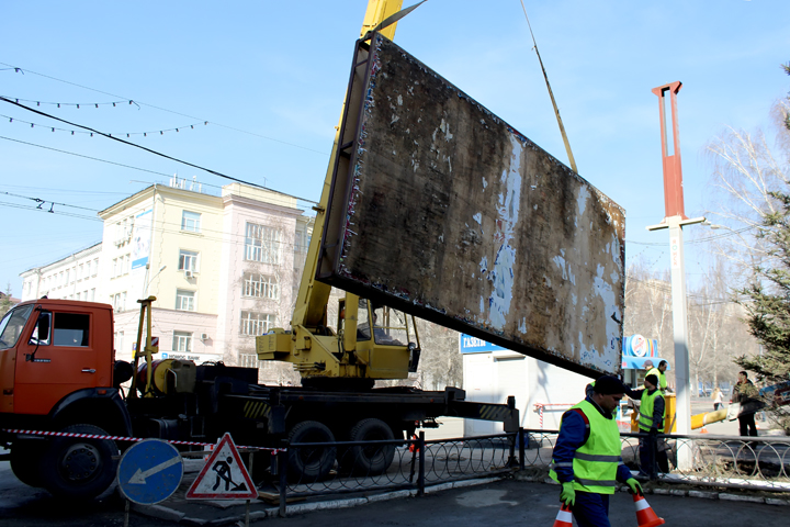 Новосибирские власти демонтируют треть наружной рекламы, чтобы избавиться от «аляпистости» (фото) Новосибирские власти демонтируют треть наружной рекламы, чтобы избавиться от «аляпистости» (фото)