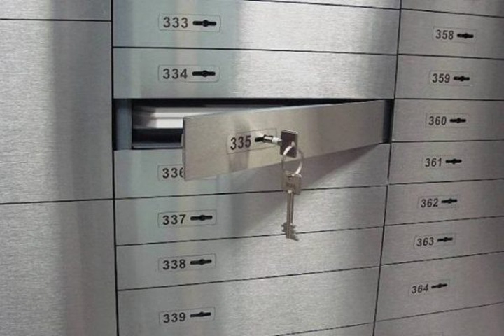 Альфа-Банк ведет проверку хищения денег из банковских ячеек в Новосибирске