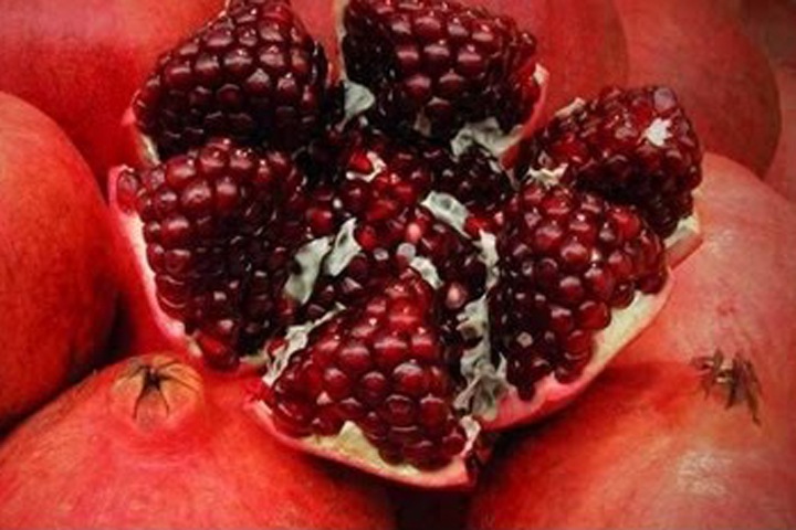 Алтайский депутат Госдумы рассказал, как разделать гранат для салата со свеклой