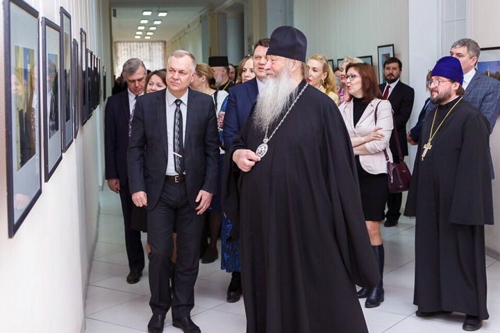 Травников наградил нового главу ЗСЖД, депутатов и митрополита Травников наградил нового главу ЗСЖД, депутатов и митрополита