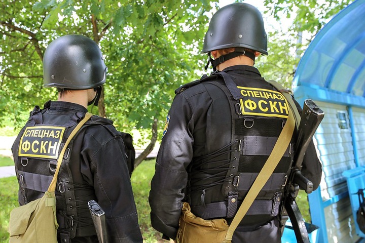 Бывшие новосибирские наркополицейские массово пошли в суд за деньгами