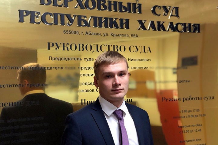 Суд отложил заседание по снятию Коновалова с выборов главы Хакасии Суд отложил заседание по снятию Коновалова с выборов главы Хакасии
