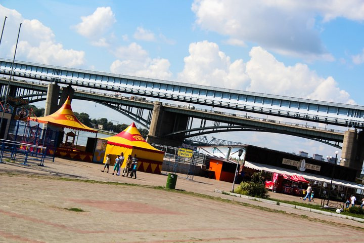 Суд обязал мэрию Новосибирска вернуть летние кафе на набережную