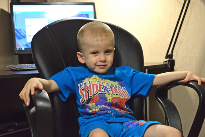 «Хрустальному» мальчику из Новосибирска нужно дорогое лечение