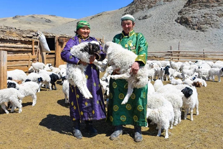 Жители Тувы, Бурятии и Омской области стали еще беднее