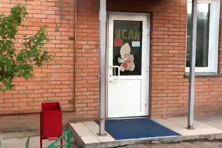 Воспитательница красноярского детсада била детей и учила материться