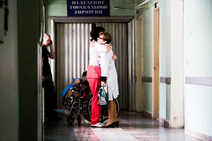 Травников поддержал увольнение медика, не записавшего пациентку на прием