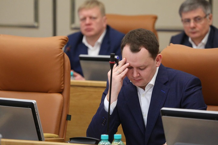 Красноярскому депутату Аркадию Волкову предъявлено обвинение во взятке