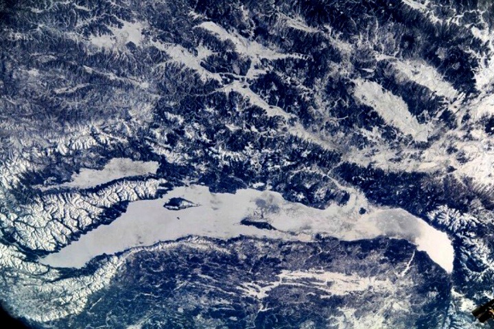 Как выглядит зимний Байкал из космоса (фото)