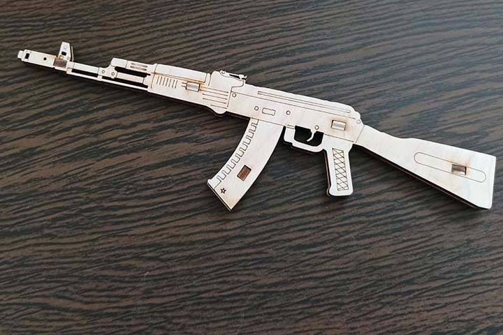 Сержант избил солдата деревянным автоматом в Забайкалье Сержант избил солдата деревянным автоматом в Забайкалье