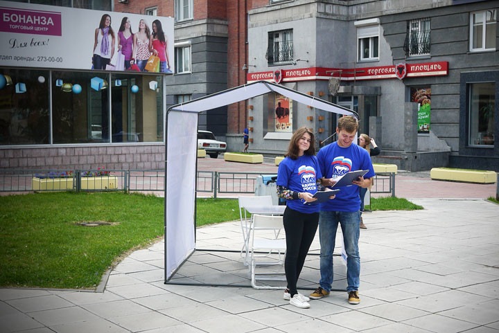 Единороссы продолжают сниматься с новосибирских выборов Единороссы продолжают сниматься с новосибирских выборов