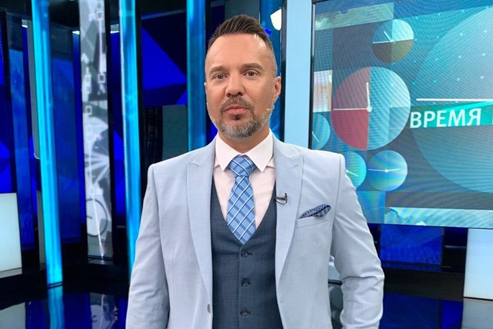 Ведущего «Первого канала» вызвали на допрос по делу о клевете на новосибирского депутата Госдумы из-за убийства Векила Абдуллаева