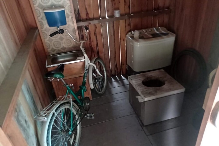 Житель Горного Алтая забил насмерть гвоздодером многодетную мать и похоронил в туалете Житель Горного Алтая забил насмерть гвоздодером многодетную мать и похоронил в туалете