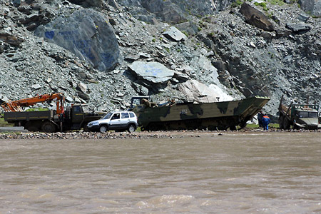 Шойгу для борьбы с паводком направил на Алтай дополнительные силы Минобороны 