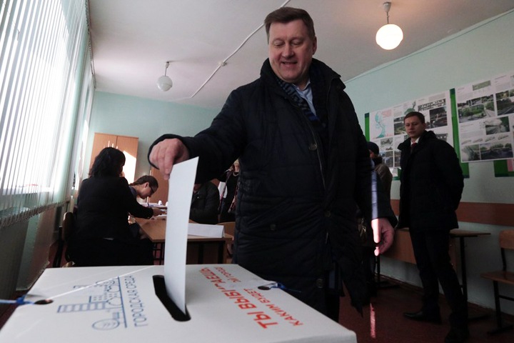 Локоть рассказал о «личностном характере» губернаторской кампании