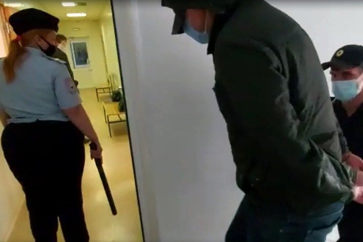 Глава СК попросил обосновать законность ареста застрелившего Векила Абдуллаева новосибирского полицейского Глава СК попросил обосновать законность ареста застрелившего Векила Абдуллаева новосибирского полицейского