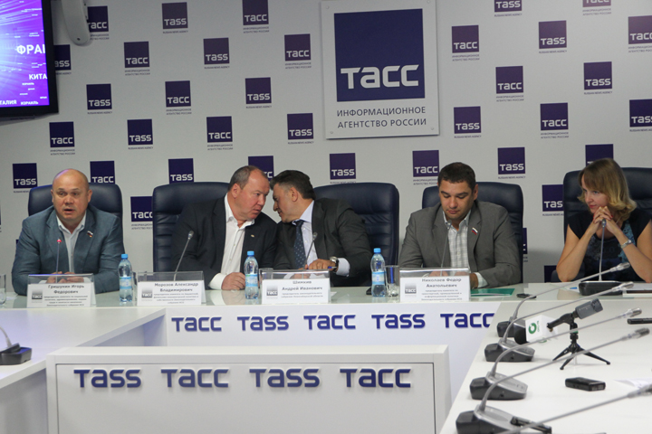 Руководители новосибирского заксобрания отметили тесное сотрудничество фракций