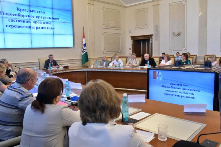 «Приезжаешь в деревню, все должно было умереть, а огонек светится»: краеведы в новосибирском правительстве «Приезжаешь в деревню, все должно было умереть, а огонек светится»: краеведы в новосибирском правительстве