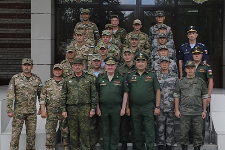 Иностранные разведчики ознакомились с российским оружием в Новосибирске Иностранные разведчики ознакомились с российским оружием в Новосибирске