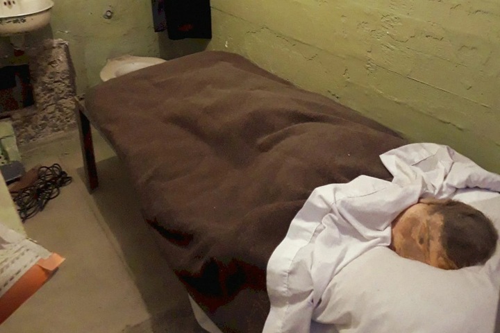 Заключенный сбежал из красноярской колонии, сделав муляж себя