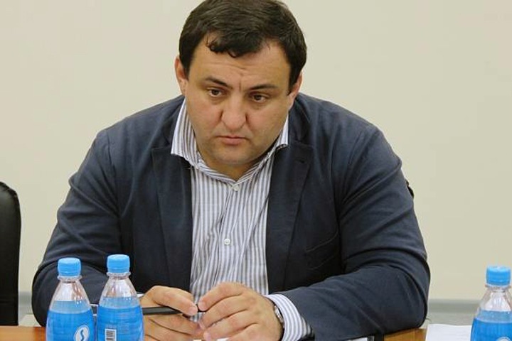 Избиравшего Неверова политтехнолога допрашивают в Новосибирске Избиравшего Неверова политтехнолога допрашивают в Новосибирске