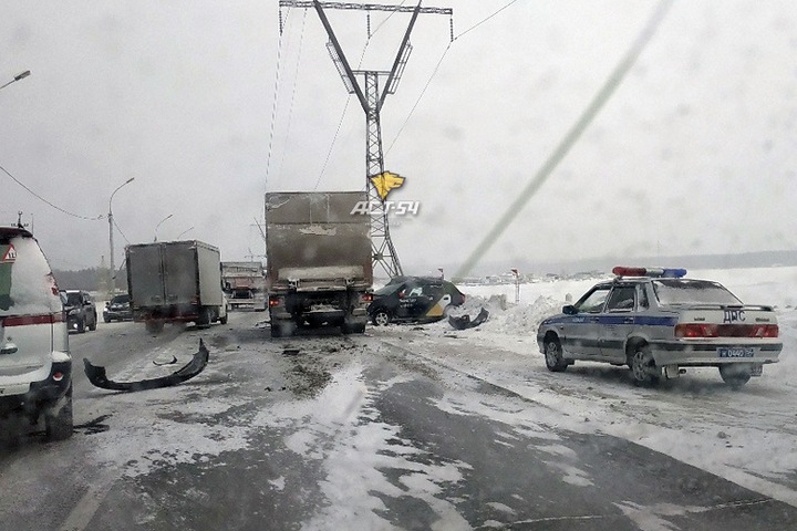 Смертельное ДТП произошло на дамбе новосибирской ГЭС Смертельное ДТП произошло на дамбе новосибирской ГЭС