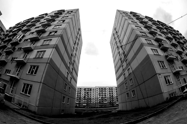 Девушка выпала с девятого этажа в Новосибирске