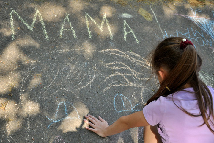 Бездетную иркутянку записали в матери 10-летней девочки и отсудили алименты Бездетную иркутянку записали в матери 10-летней девочки и отсудили алименты