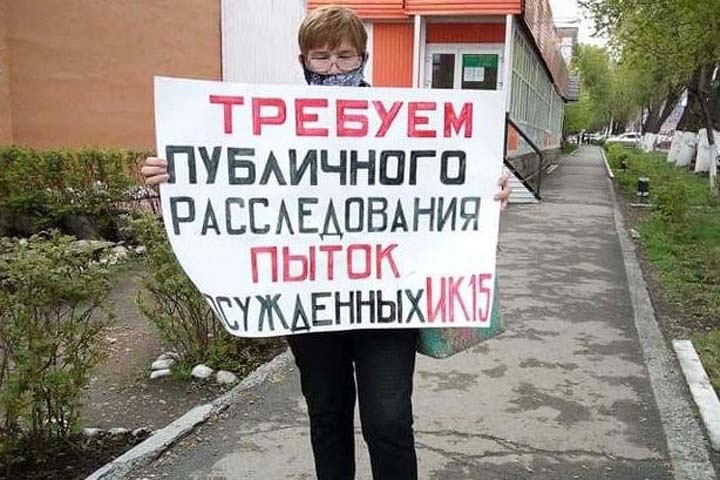 Родственники заключенных ангарской колонии №15 вышли на одиночные пикеты