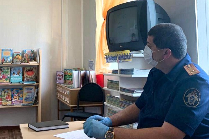 Соседка жестоко убитой в Красноярском крае девочки заявила в СК о других противоправных действиях задержанных