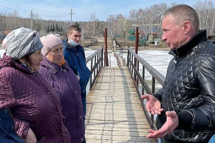 «ЕР» выдвинет в новосибирское заксобрание экс-представителя КПРФ вопреки мнению партийцев. За ним может стоять депутат Госдумы «ЕР» выдвинет в новосибирское заксобрание экс-представителя КПРФ вопреки мнению партийцев. За ним может стоять депутат Госдумы
