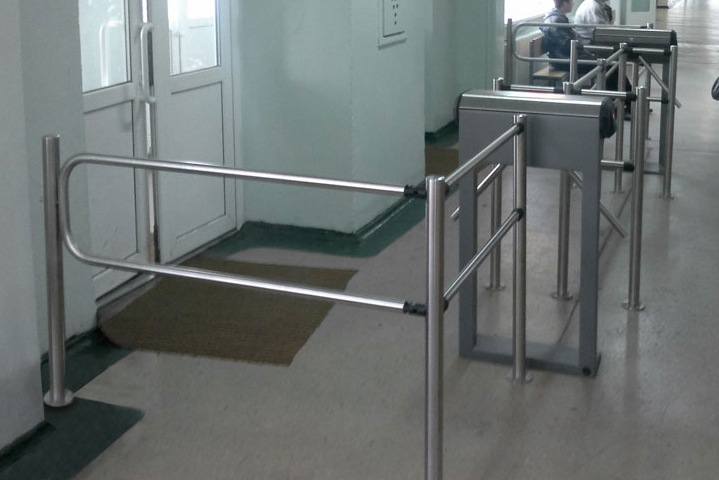 Обеспечение безопасности входной группы в школе