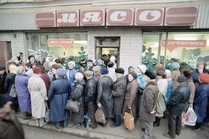 «Если давишь яблоки, ничего не стоит вернуть талоны». Еда в долг, фейки против власти и чем Tinder полезен ФСБ «Если давишь яблоки, ничего не стоит вернуть талоны». Еда в долг, фейки против власти и чем Tinder полезен ФСБ