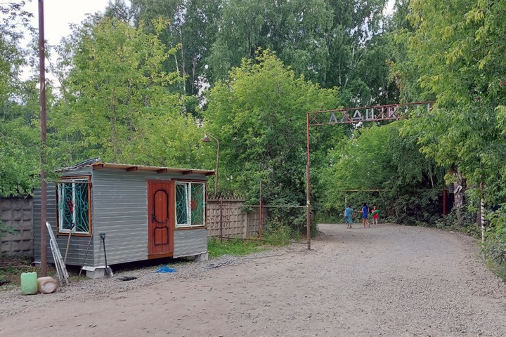 Проезд к новосибирским дачам начали блокировать Проезд к новосибирским дачам начали блокировать