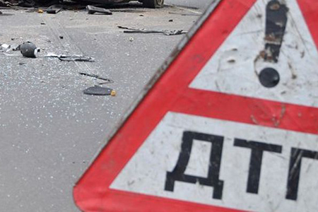 Иномарку в ДТП с грузовиком под Новосибирском засыпало картофелем, погибли двое Иномарку в ДТП с грузовиком под Новосибирском засыпало картофелем, погибли двое