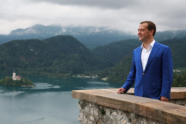 Император и бароны: чему нас учит разоблачение Медведева Император и бароны: чему нас учит разоблачение Медведева