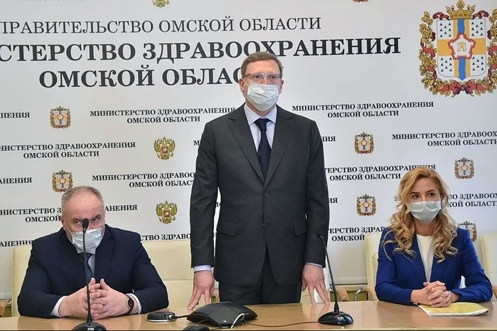 Омский губернатор продлил «самоизоляцию» и открыл магазины одежды