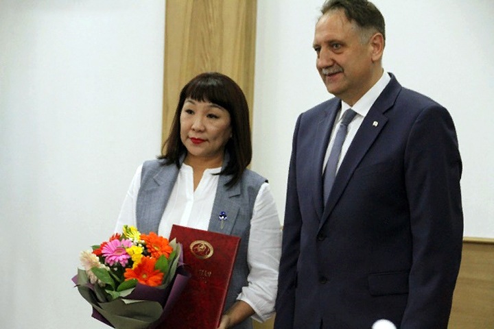 Суд закрыл дело главы избиркома Тувы о краже бумажника