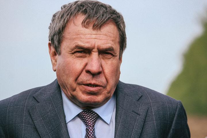 Новосибирский губернатор стал меньше зарабатывать Новосибирский губернатор стал меньше зарабатывать