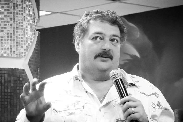 Дмитрий Быков расскажет о советском экзистенциальном кино в Новосибирске Дмитрий Быков расскажет о советском экзистенциальном кино в Новосибирске