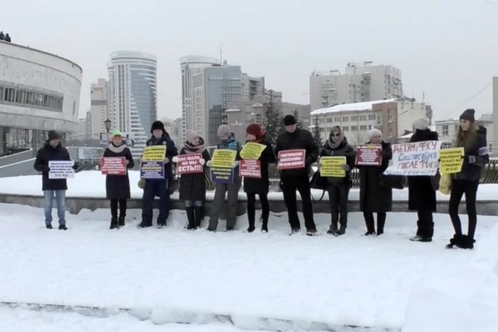 Новосибирцы потребовали от властей обратить внимание на редкую болезнь