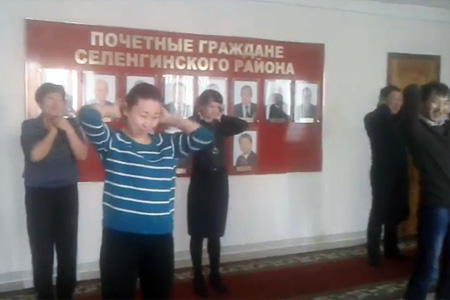 Глава района в Бурятии каждый день проводит зарядку для чиновников Глава района в Бурятии каждый день проводит зарядку для чиновников