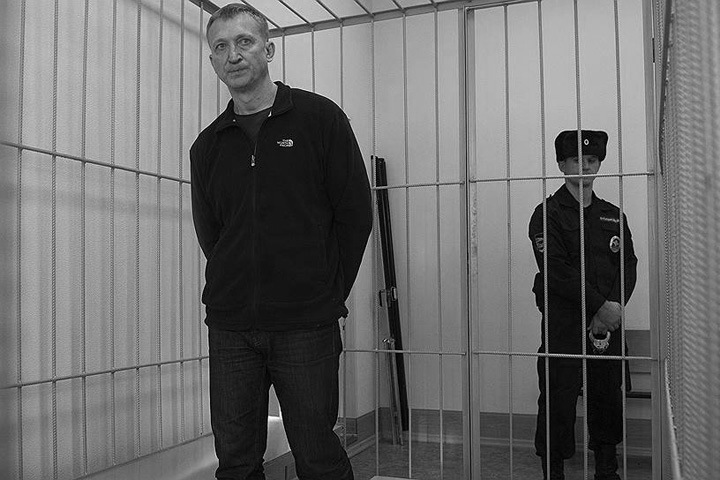 Арестованных глав кузбасского СК и томского МЧС уволили