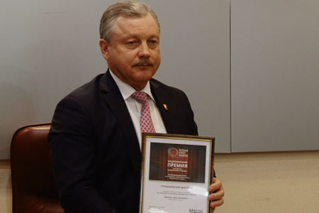 Мэра Братска наградили за День молодежи с конкурсом «Пни Обаму» Мэра Братска наградили за День молодежи с конкурсом «Пни Обаму»