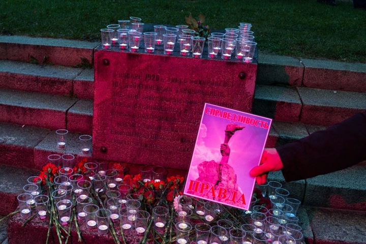 «Эхо октября 1993-го — в пенсионной реформе»: в Новосибирске помянули расстрел Белого дома