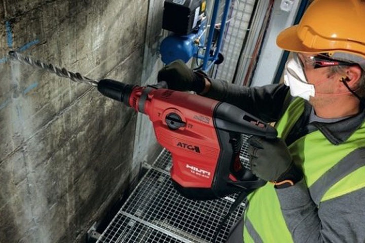 Новосибирские депутаты Антоновы сразятся на дуэли на перфораторах Новосибирские депутаты Антоновы сразятся на дуэли на перфораторах